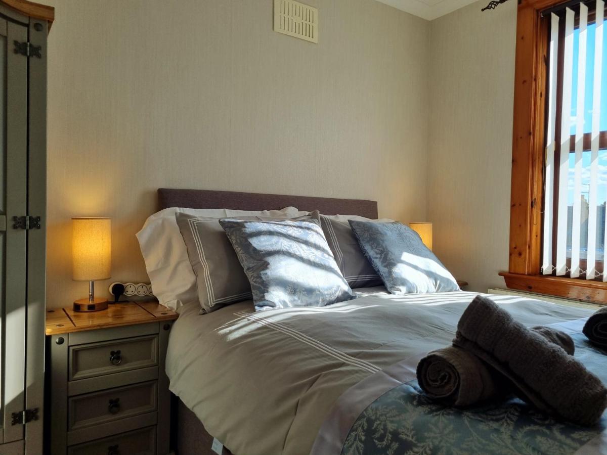 Inverness City 3 Bedroom House Free Parking ภายนอก รูปภาพ