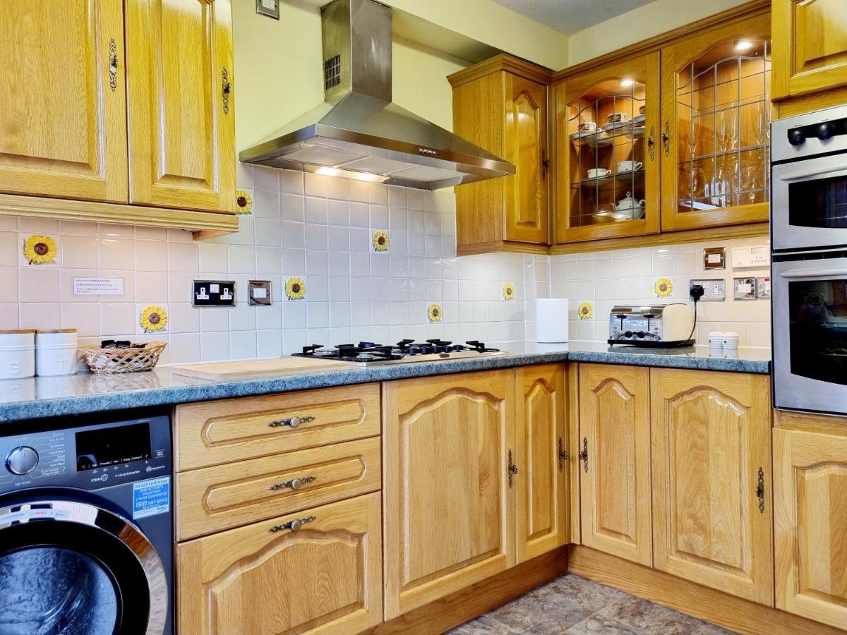 Inverness City 3 Bedroom House Free Parking ภายนอก รูปภาพ