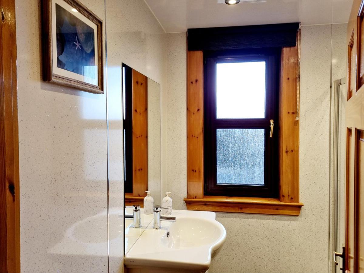 Inverness City 3 Bedroom House Free Parking ภายนอก รูปภาพ