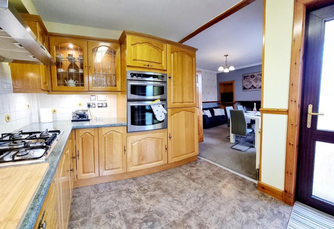 Inverness City 3 Bedroom House Free Parking ภายนอก รูปภาพ