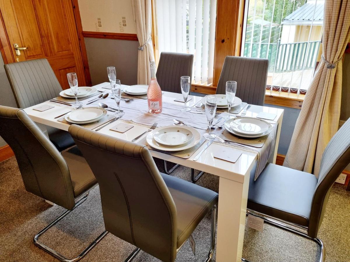 Inverness City 3 Bedroom House Free Parking ภายนอก รูปภาพ