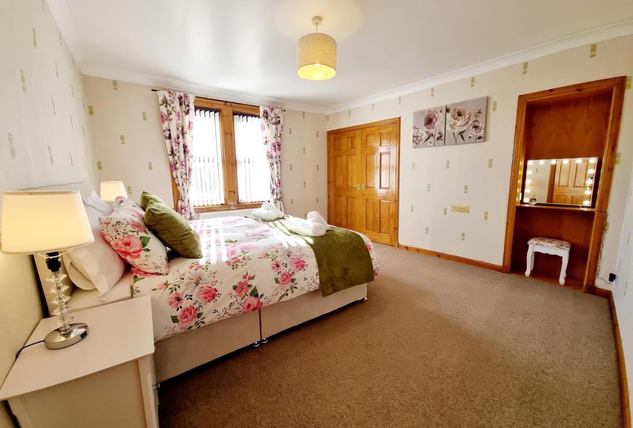 Inverness City 3 Bedroom House Free Parking ภายนอก รูปภาพ
