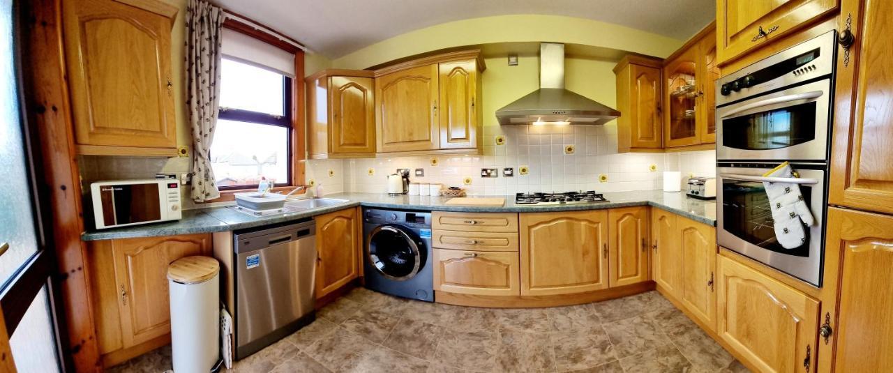 Inverness City 3 Bedroom House Free Parking ภายนอก รูปภาพ